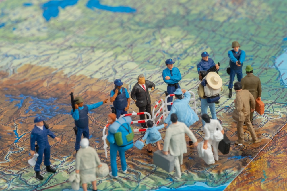 Miniature,Toy,People,Concept,Us,Border,Patrols,Against,A,Group