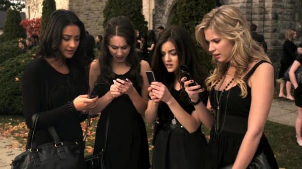 Cast from the show Pretty Little Liars.