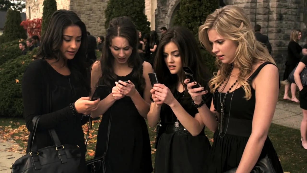 Cast from the show Pretty Little Liars.