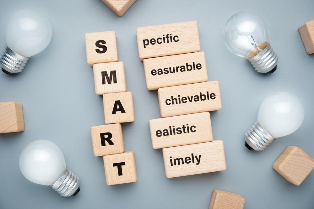 SMART acronym on wood squares with glowing lights around it.