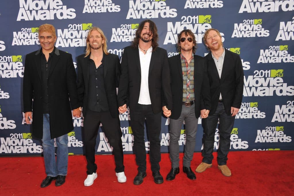 Foo Fighters (2011), from left to right: Pat Smear, Taylor Hawkins, Dave Grohl, Chris Shiflett, Nate Mendel