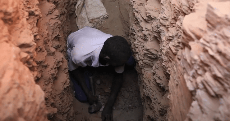 A man searching for gold in a Sudanese artisanal mine. Gold is Sudan’s largest exportand a majority of mines are controlled by the RSF. Credit: France 24 News English