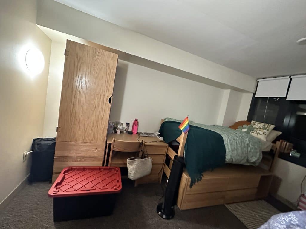 Dorm room that has no Feng Shui.