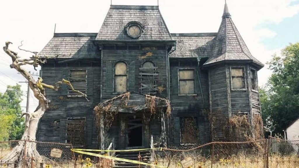 pennywise house in derry maine from IT