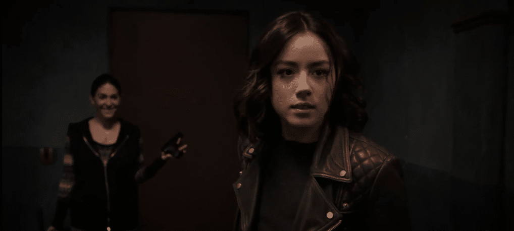 Daisy Johnson facing off a soldier