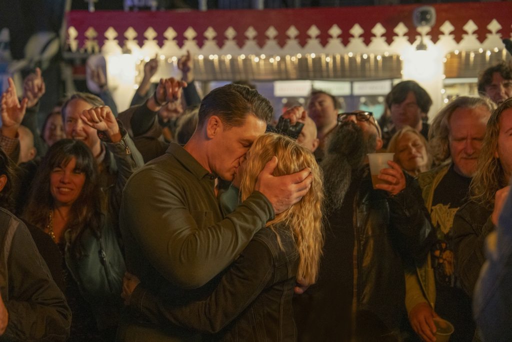Chris Smith (John Cena) and Harcourt (Jennifer Holland) kiss at a Foxy Shazam concert.