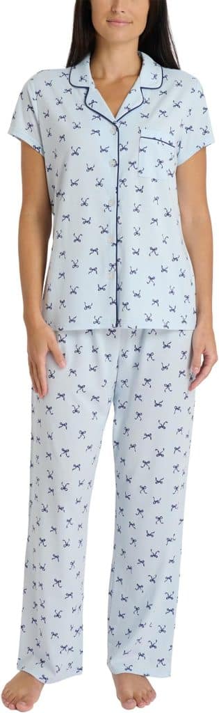 girl in pajamas with bow print