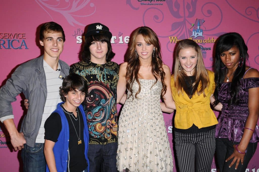 How to Dress Like Your Favorite Y2K Disney Channel Characters