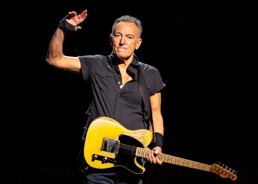 Springsteen signaling to the crowd, his hometown in Philadelphia