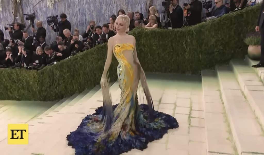 Emma Chamberlain wearing Mugler at Met Gala