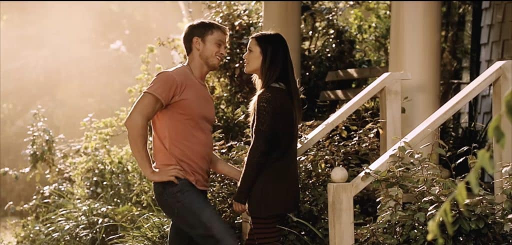 Wade and Zoe Hart bantering outside in Hart of Dixie.