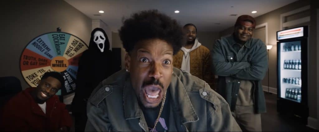 Shorty (Marlon Wayans) live streaming with Ghostface and other streamers.
