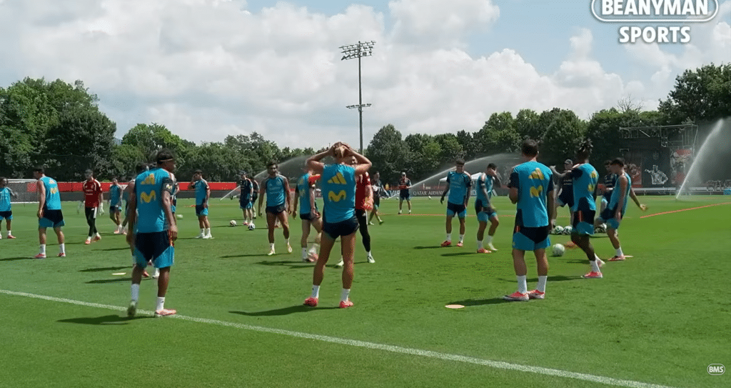 Spain players train ahead of the 2026 FIFA World Cup under manager Luis de la Fuente.