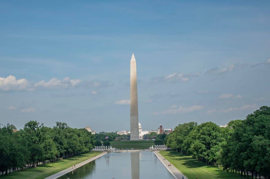 Wide shot of the Washington Monument in front of the White House