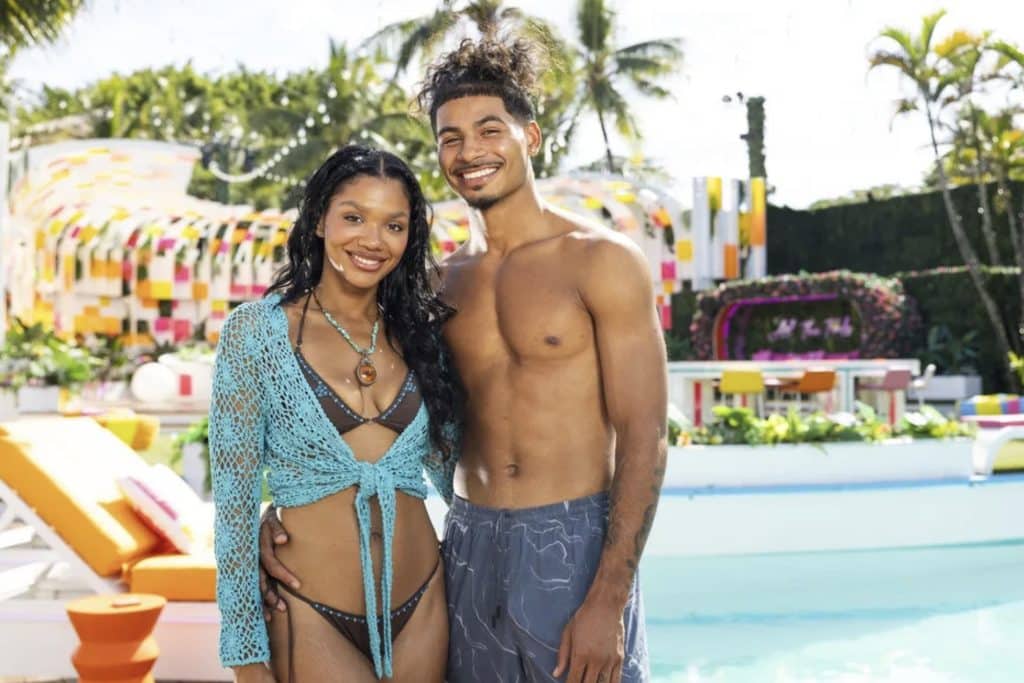 Melanie Moreno and Sincere Rhea on Love Island.